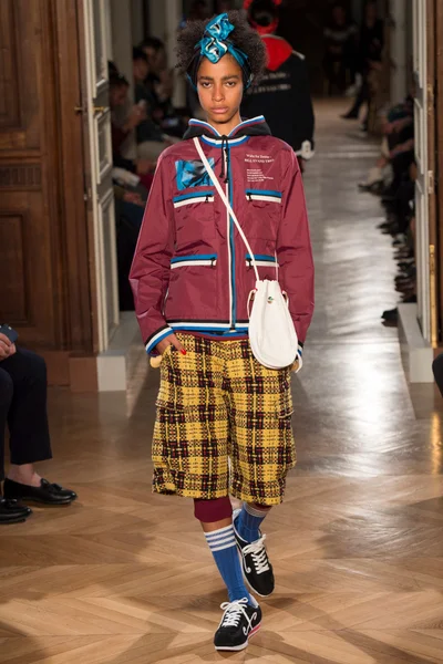 Look 16
